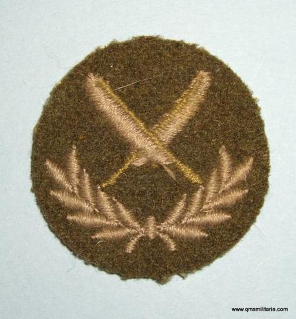 Canadian Forces Clerks / Clerical Trades (Group 2) Proficiency Embroidered Cloth Badge - White on khaki - Crossed Quills / Feathers