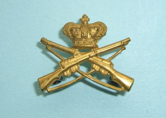 Victorian Gilt School of Musketry Collar Badge