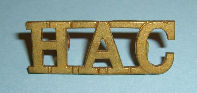 HAC (  Honourable Artillery Company )  Artillery Section Brass Shoulder Title