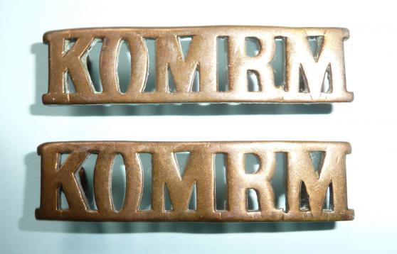 KOMRM - Kings Own Malta Regiment of Militia Pair of matched brass shoulder titles