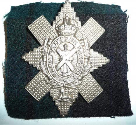 WW2 The Black Watch (Royal Highland Regiment) White Metal Glengarry Badge with Orginal Tartan Cloth Backing