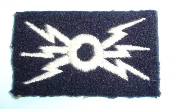 WW2 Royal Army Ordnance Corps (RAOC) / ATS Embroidered White on Blue Signaller / Radio / Wireless Operators Trade Arm Badge
