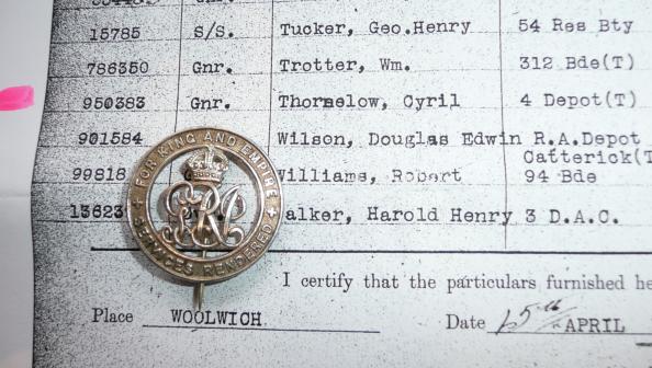 WW1 Silver War Badge (SWB) to Gunner Cyril Thornelow, Royal Field Artillery