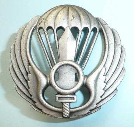 Italy - Italian Parachutist Brigade Folgore White Metal Cap Badge