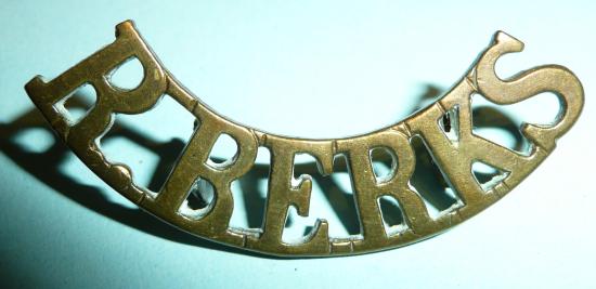 'R Berks' Royal Berkshire Regiment First Pattern Brass Shoulder Title