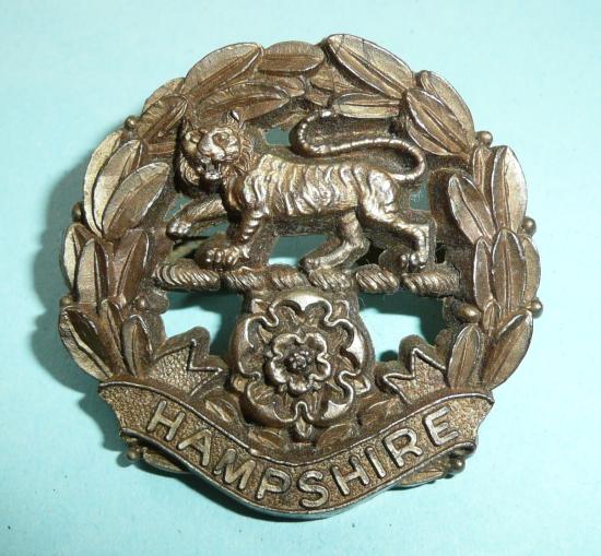 WW2 Hampshire Regiment Plastic Bakelite Economy Cap Badge