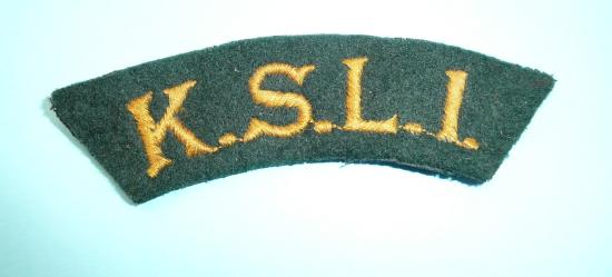 WW2 Kings Shropshire Light Infantry (KSLI) Embroidered Yellow on Green 'Shaped' Felt Cloth Shoulder Title