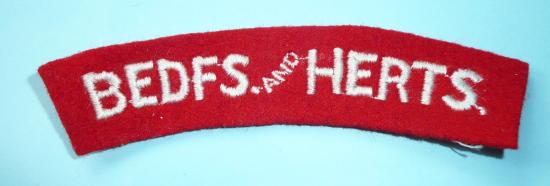 Bedfs.and Herts - Bedfordshire & Hertfordshire Embroidered White on Red Felt Cloth Shoulder Title