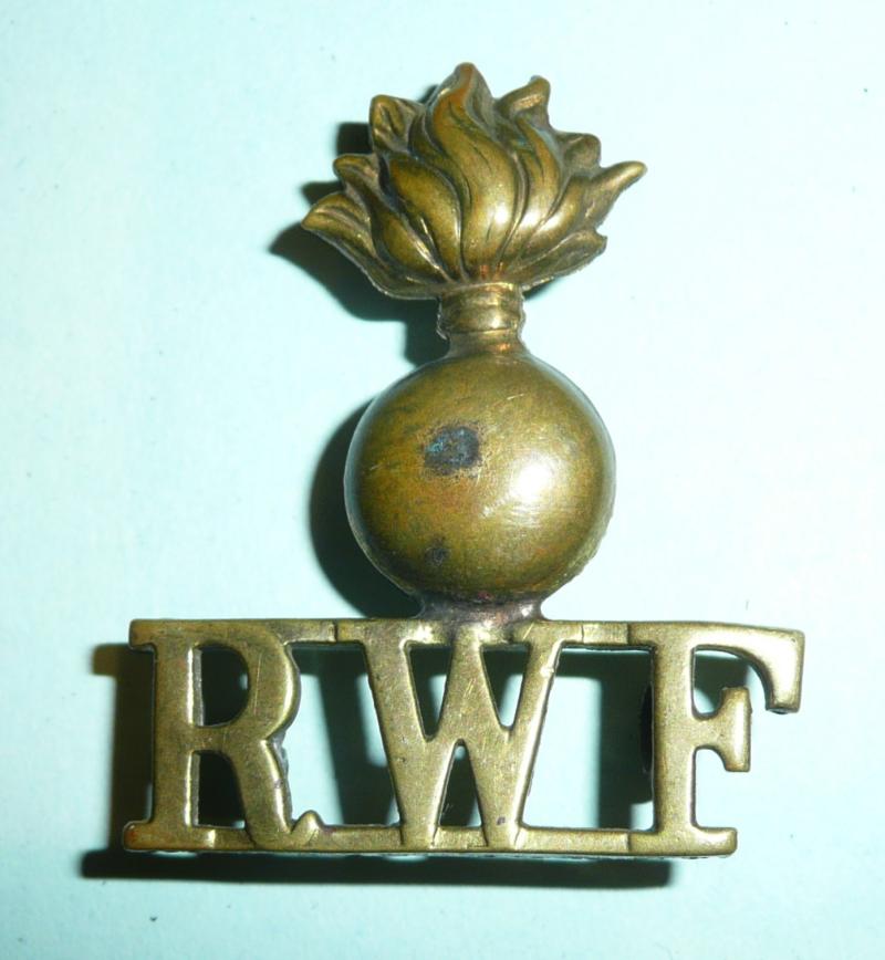 Grenade / RWF Royal Welsh Fusiliers One Piece Brass Shoulder Title