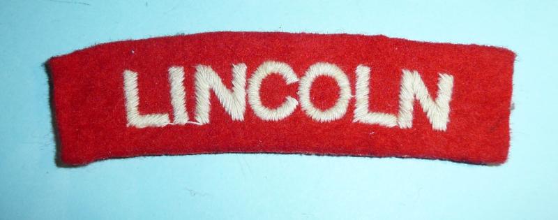 Lincoln - WW2 Lincolnshire Regiment Embroidered White on Red Felt Cloth Shoulder Title