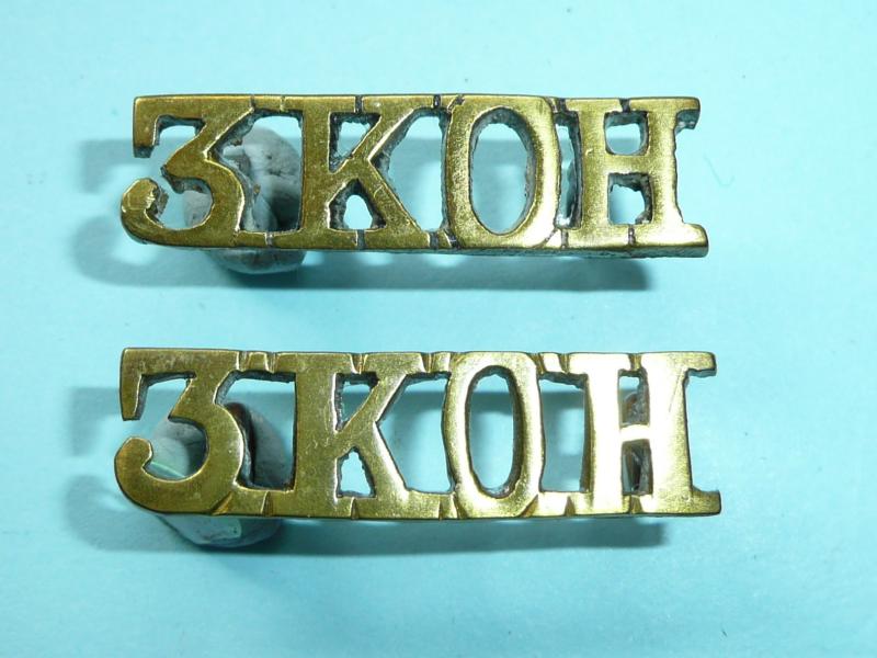 3 KoH (3rd King's own Hussars) Pair of Officer's Gilt Brass Shoulder Titles