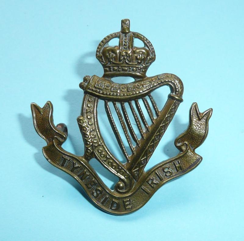 WW1 Tyneside Irish (Northumberland Fusiliers) Gilding Metal Shoulder Title - Reid & Co