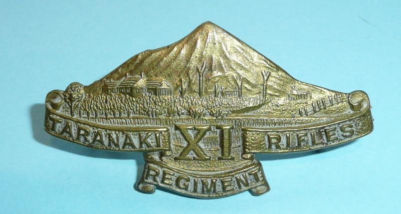 WW1 / WW2 New Zealand  - 11th (Taranaki Rifles) Regiment Brass Cap / Collar Badge