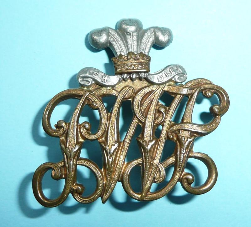 unidentified collar badge