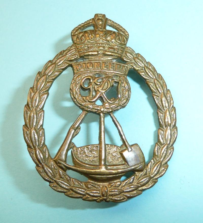 WW2 India  - Indian Army Pioneers Cast Brass Cap Badge