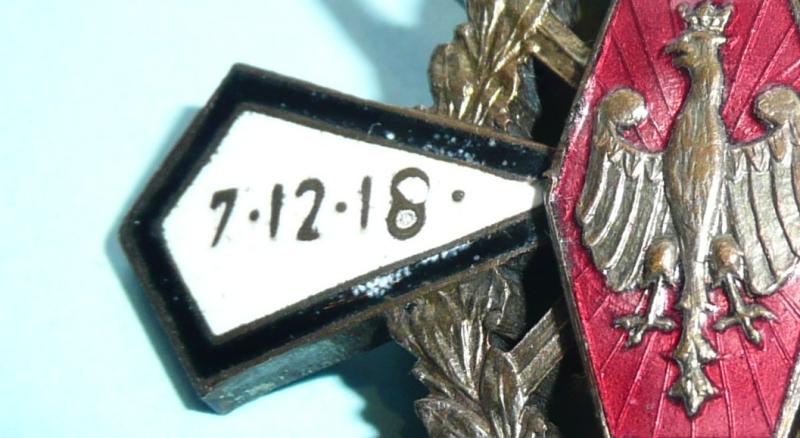 Poland (Polish Infantry) - 34th Regiment Officer's Enamel Cap Badge - Spinner maker marked J. Panasiuk, Warsaw