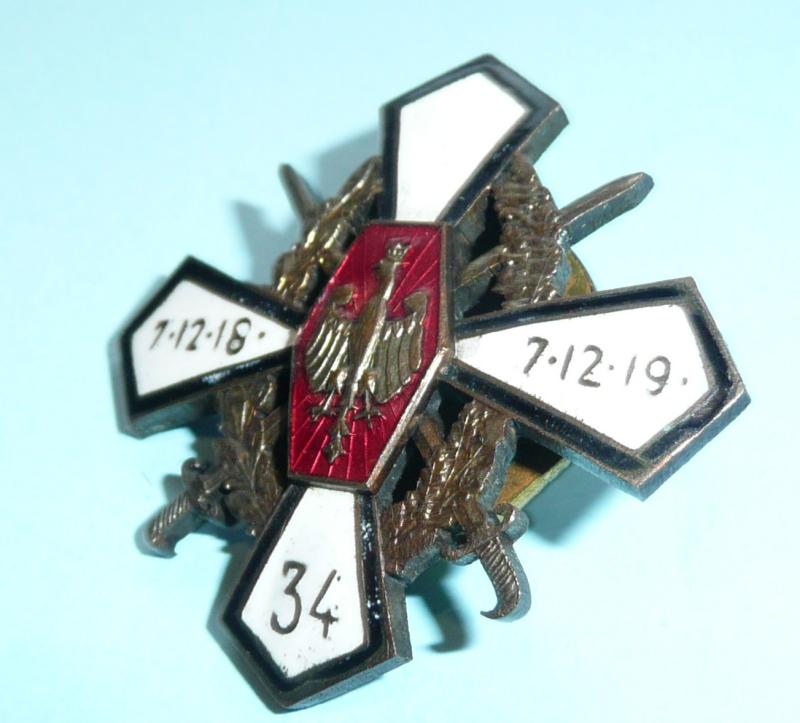 Poland (Polish Infantry) - 34th Regiment Officer's Enamel Cap Badge - Spinner maker marked J. Panasiuk, Warsaw