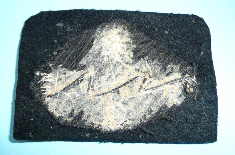 WW2 Royal Navy Quarter Gunners Rating Arm Badge, 3rd Class (Bullion)