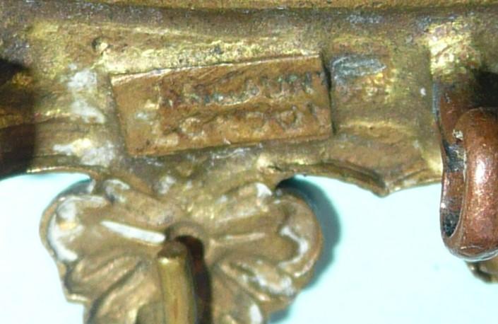 WW1 RND Royal Naval Division 8th Anson Battalion Gilding Metal Cap Badge - Gaunt Tablet