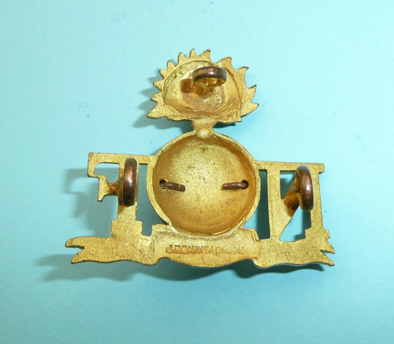 Royal Northumberland Fusiliers (RNF) Officers Gilt and Silver Plate Shoulder Title