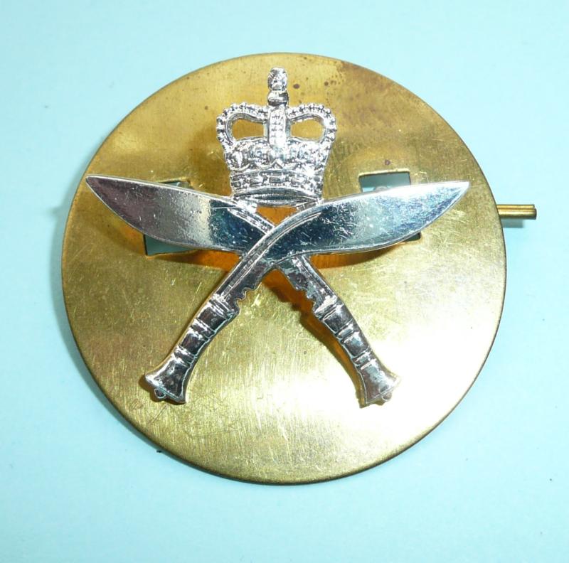 British Army Gurkha Officer's Chromed White Metal Cap Badge on Brass Backing Plate - QEII crown